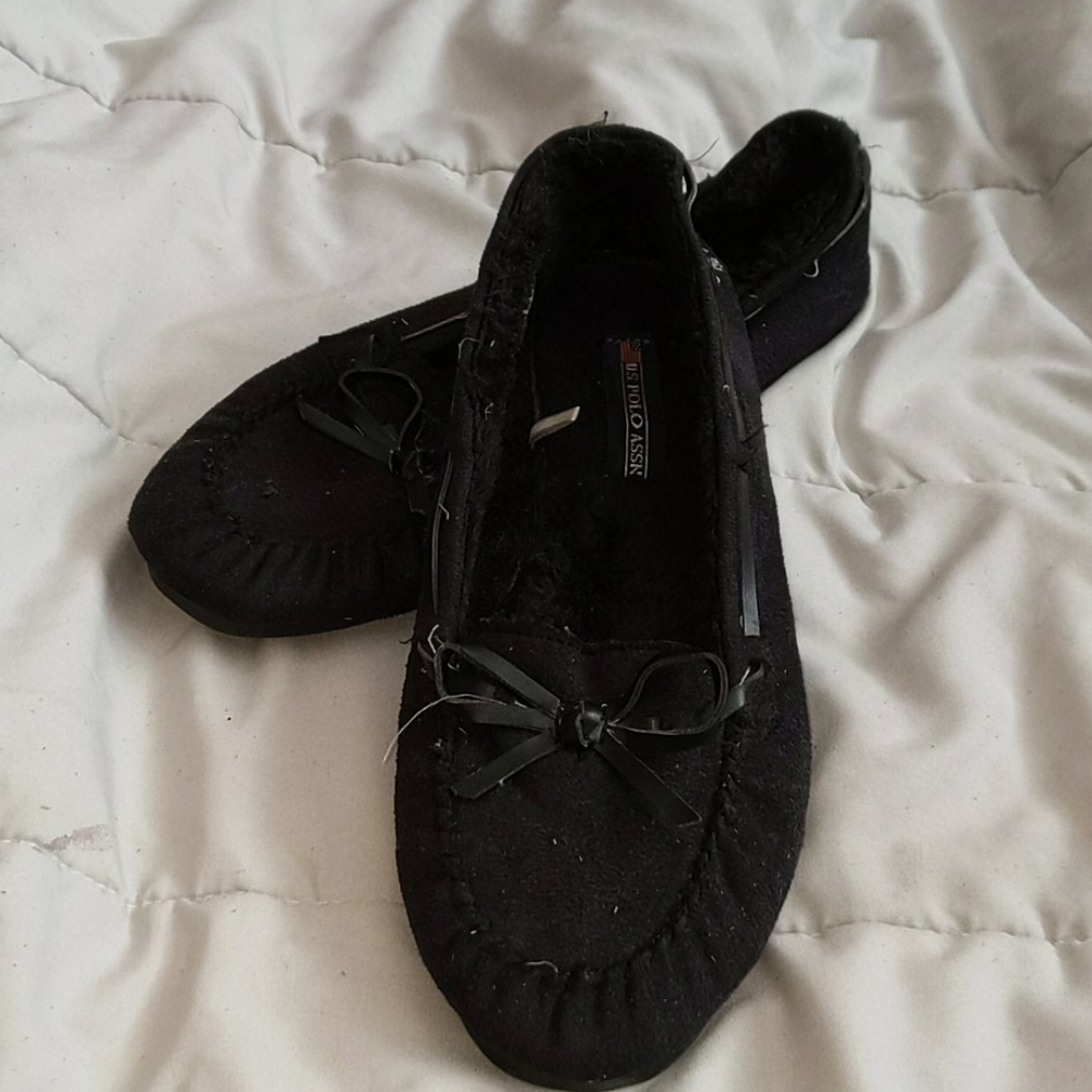 Black bedroom slippers